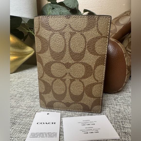 $99 COACH Passport Case In Signature Canvas - Picture 1 of 5